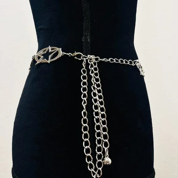 Gothic silver star belt with a boho, punk, and alternative vibe - Picture 3 of 3